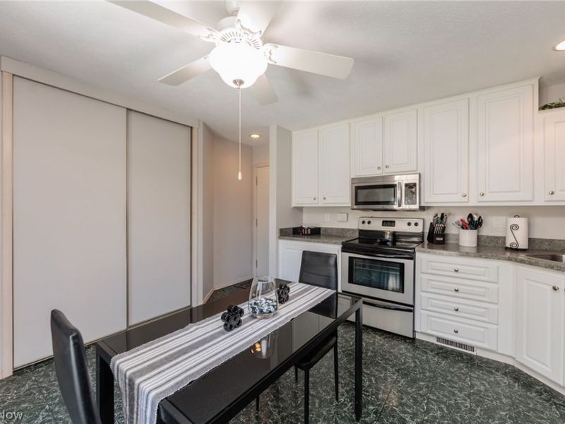 12410 Altis Court , Strongsville, OH 44149 Photo 13