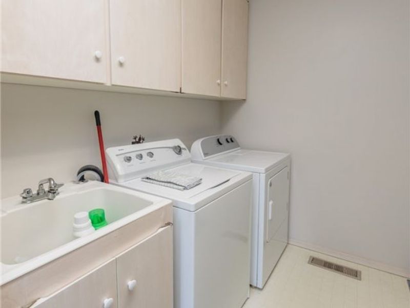 12410 Altis Court , Strongsville, OH 44149 Photo 16