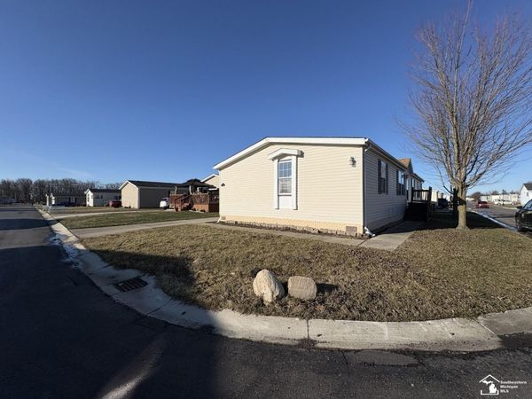 13565 Pear Street, Carleton, MI 48117