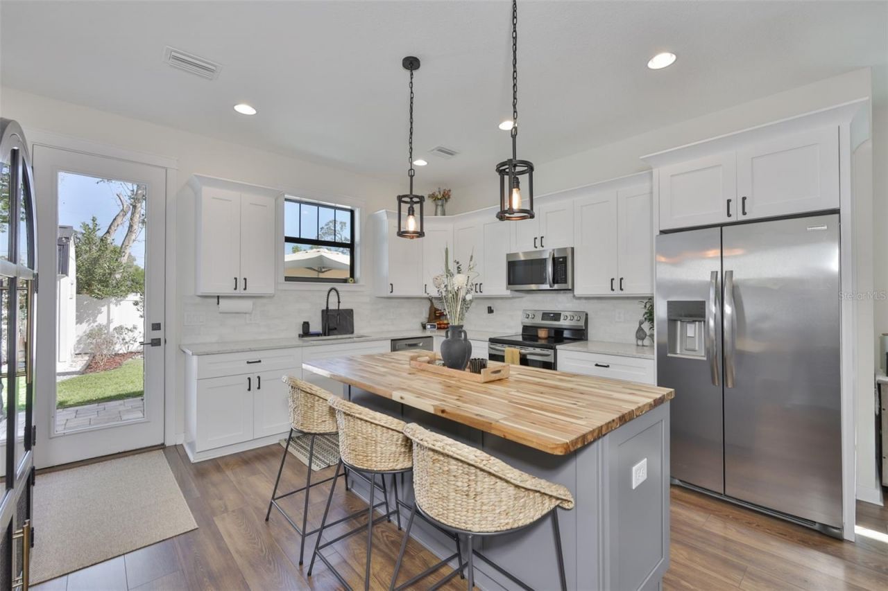 1806 E Caracas Street , Tampa, FL 33610 Photo