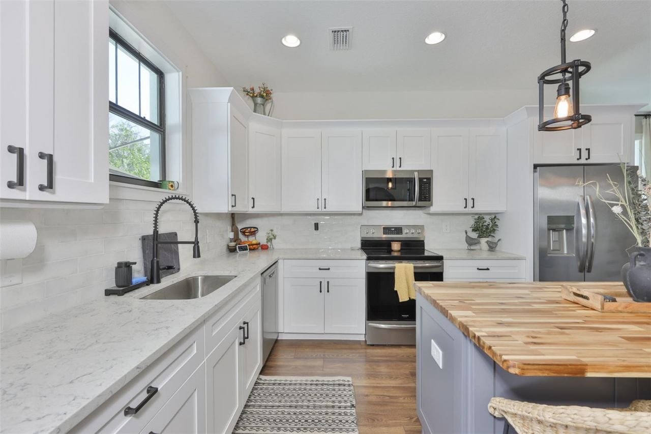 1806 E Caracas Street , Tampa, FL 33610 Photo