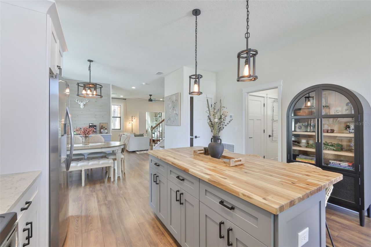 1806 E Caracas Street , Tampa, FL 33610 Photo