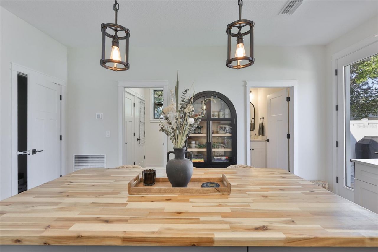 1806 E Caracas Street , Tampa, FL 33610 Photo