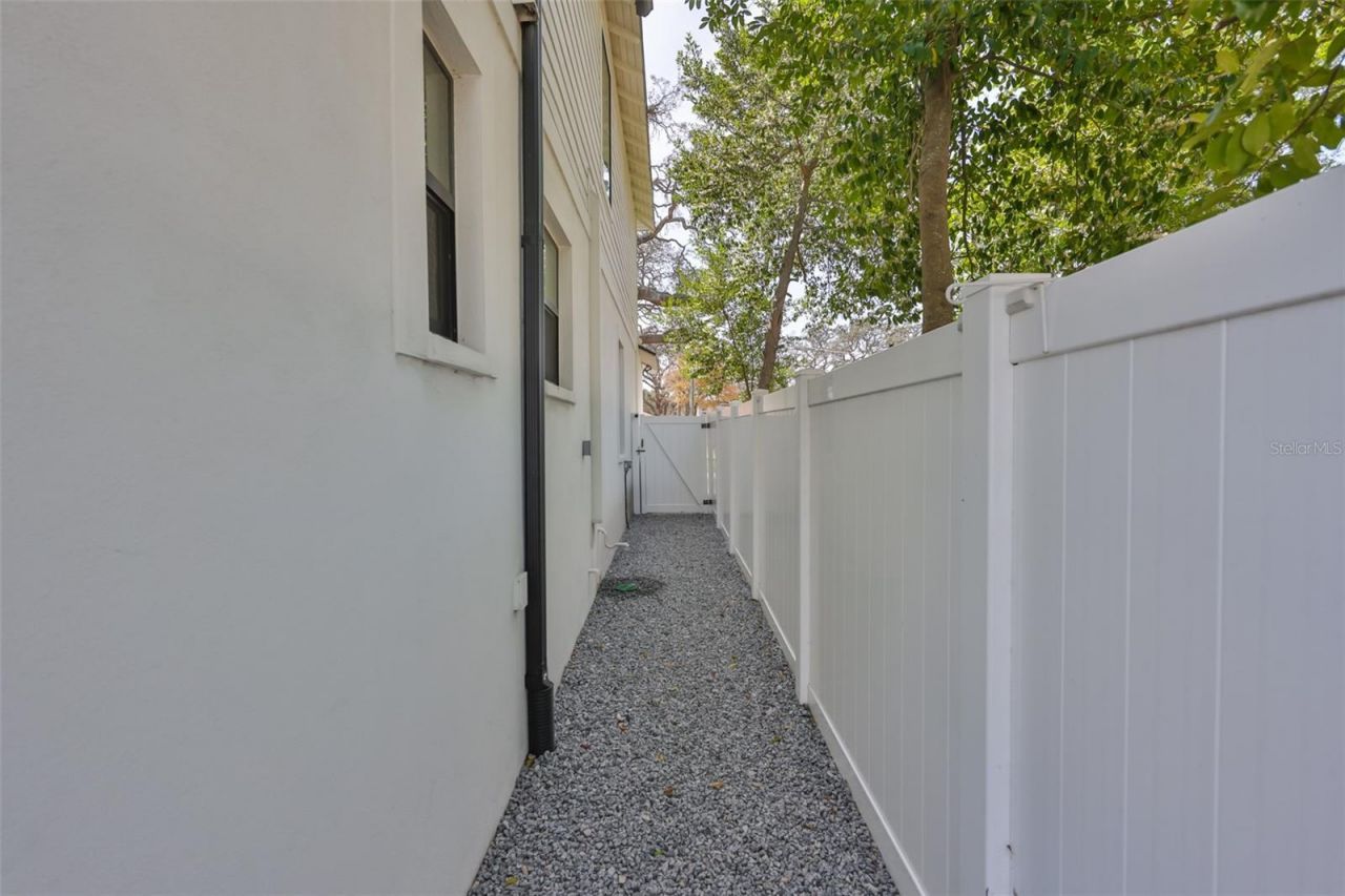 1806 E Caracas Street , Tampa, FL 33610 Photo