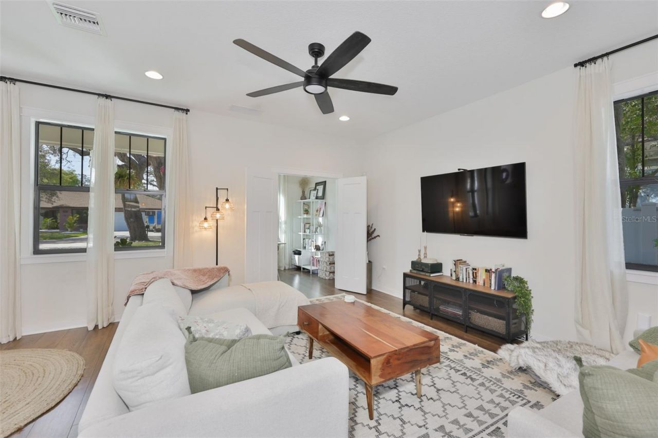 1806 E Caracas Street , Tampa, FL 33610 Photo