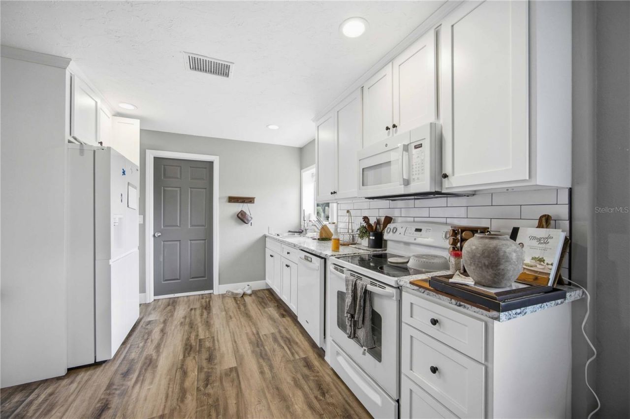 16031 Winburn Drive S, Sarasota, FL 34240 Photo
