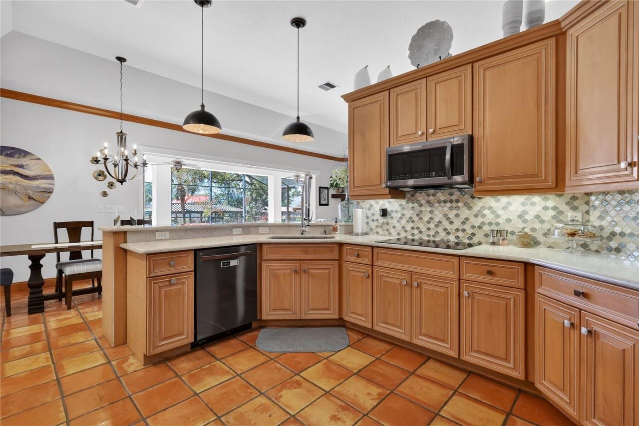 16238 E Shirley Shores Road, Tavares, FL 32778 Photo