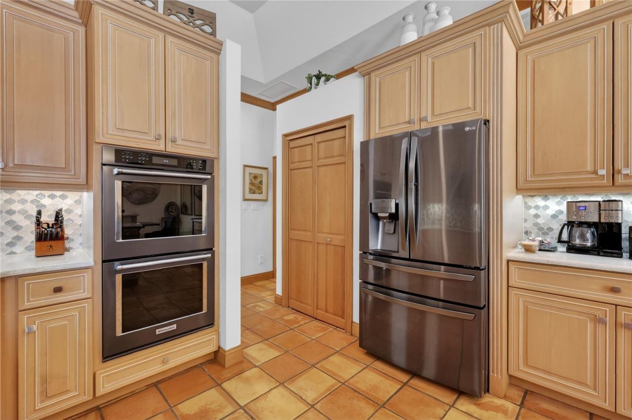 16238 E Shirley Shores Road, Tavares, FL 32778 Photo