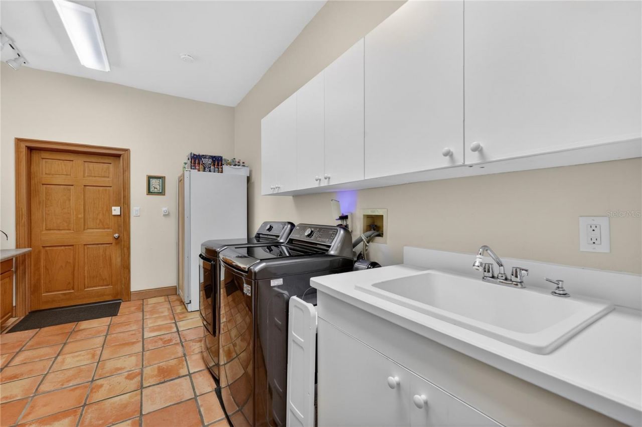 16238 E Shirley Shores Road, Tavares, FL 32778 Photo