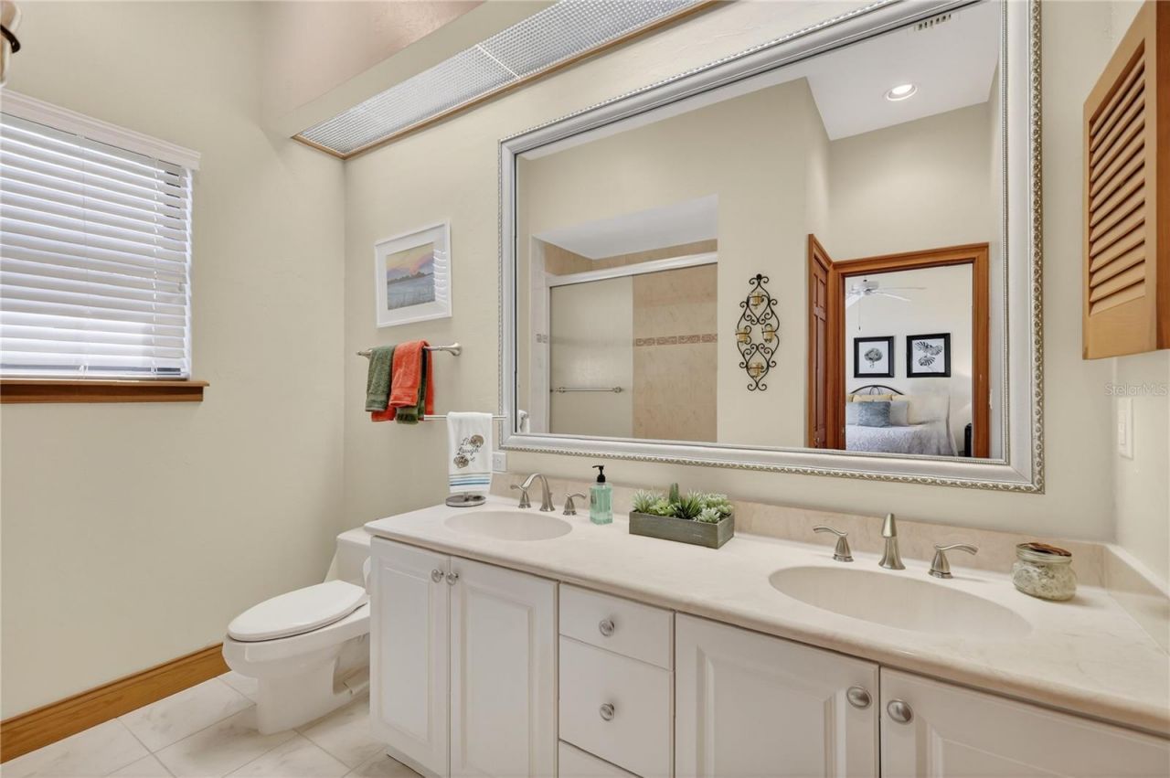 16238 E Shirley Shores Road, Tavares, FL 32778 Photo