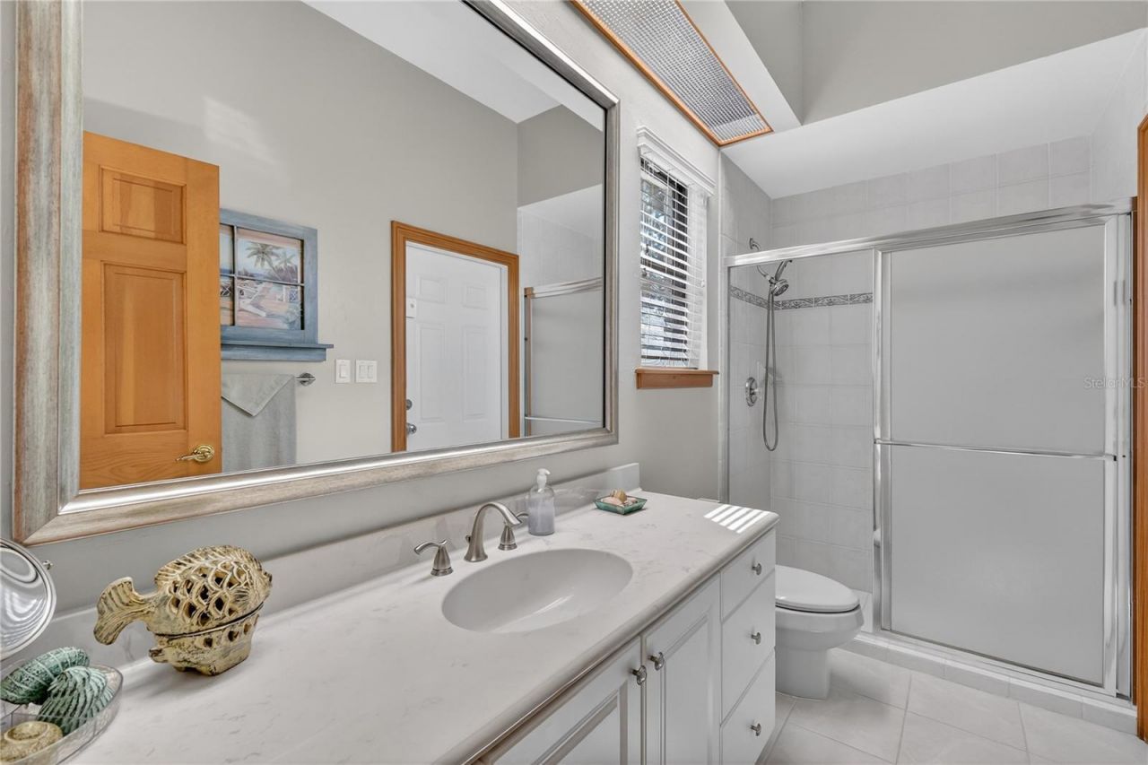 16238 E Shirley Shores Road, Tavares, FL 32778 Photo