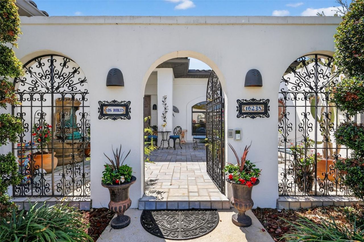 16238 E Shirley Shores Road, Tavares, FL 32778 Photo