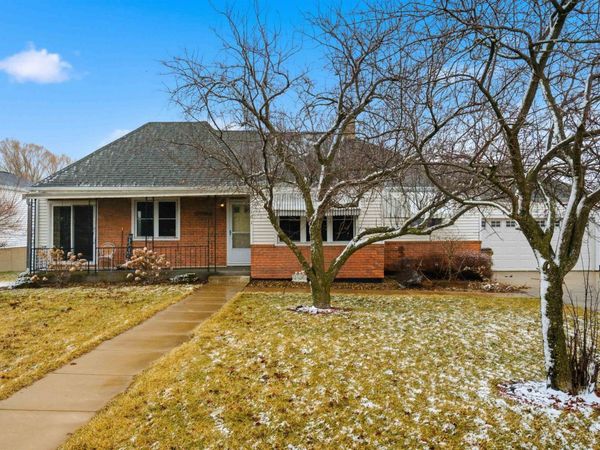 101 Main Street, Colesburg, IA 52035