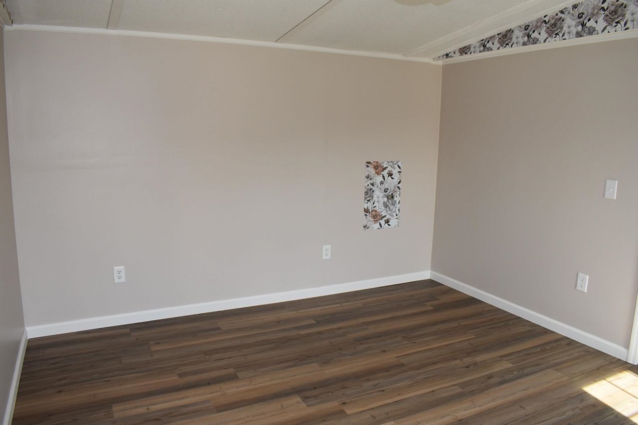 9968 Hardwick Rd. Photo 10