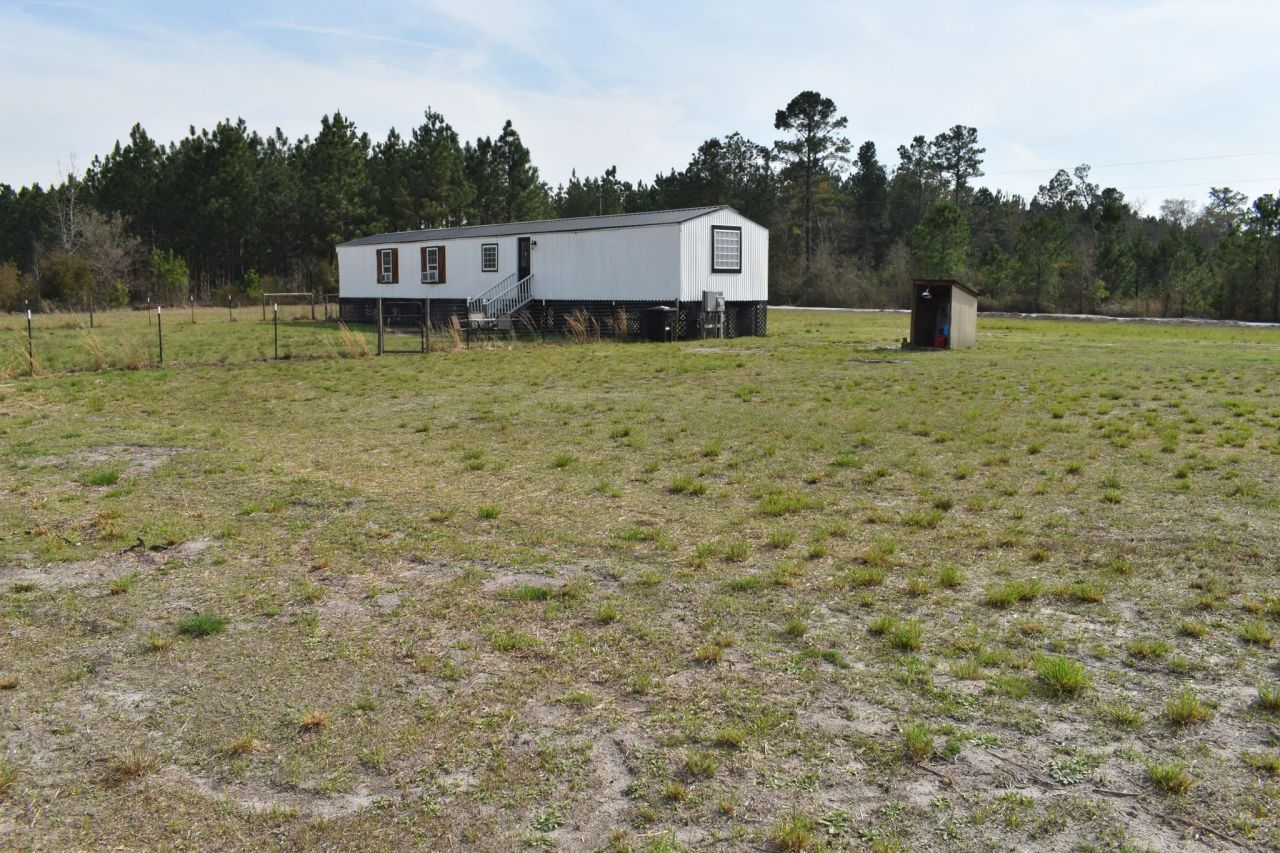 9968 Hardwick Rd. Photo 32