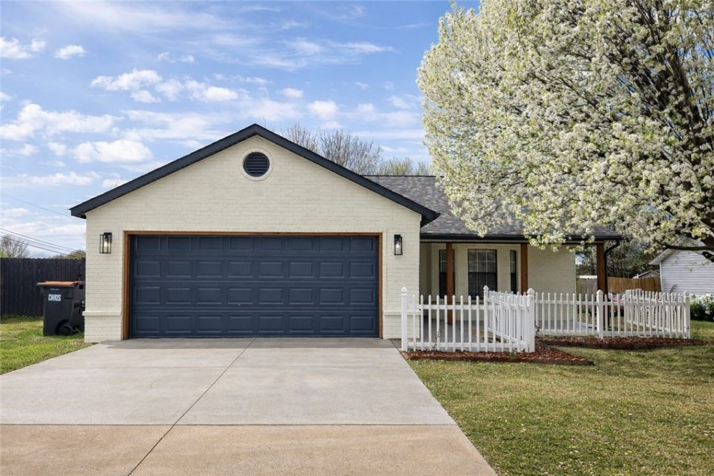 2930 Twin County Street, Springdale, AR 72764 Main Photo