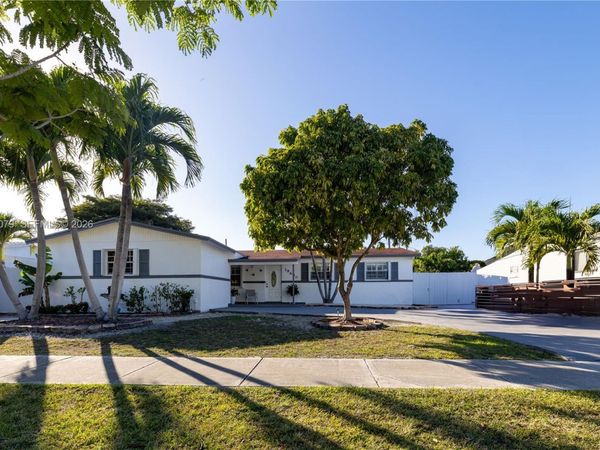 19600 Gulfstream Rd , Cutler Bay, FL 33157