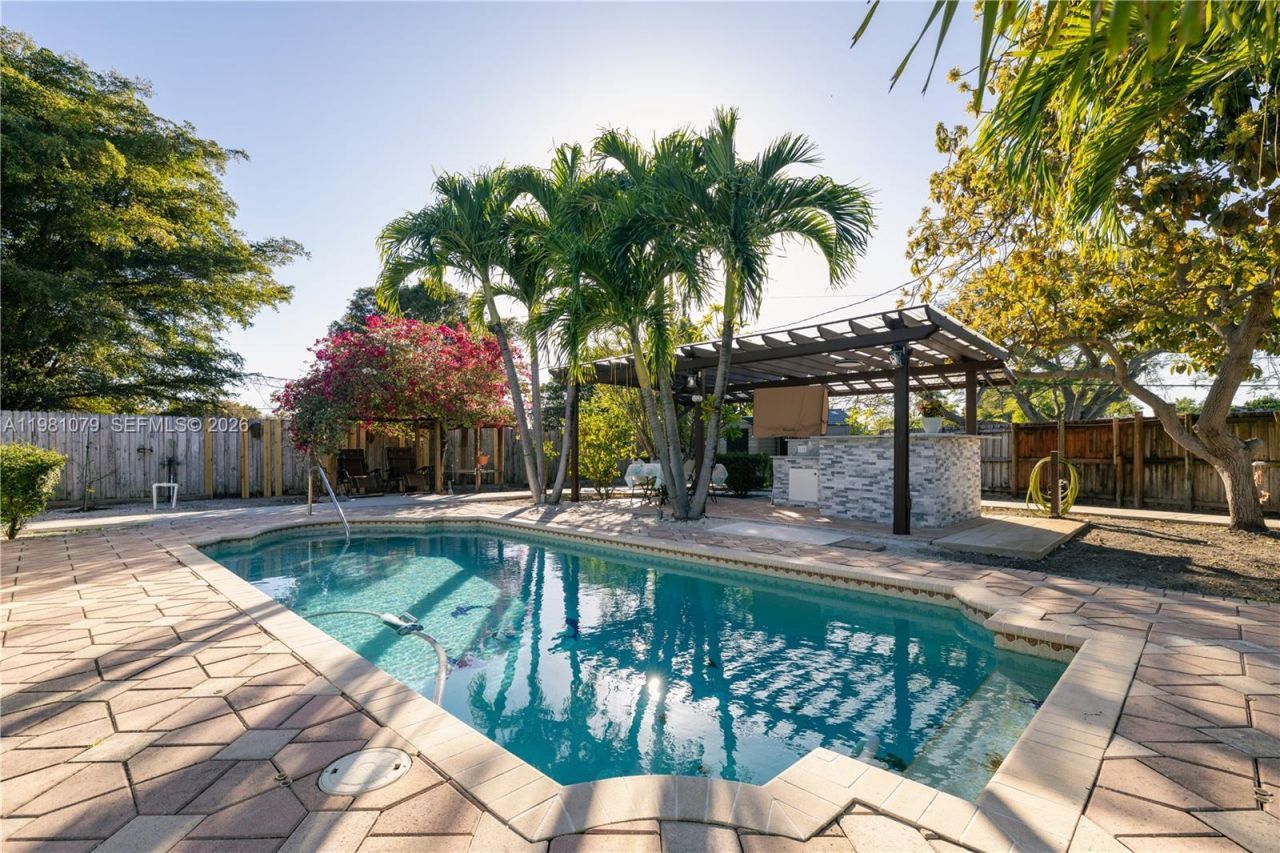 19600 Gulfstream Rd , Cutler Bay, FL 33157 Photo