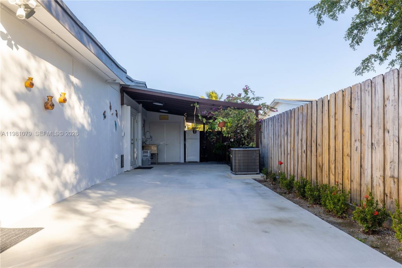 19600 Gulfstream Rd , Cutler Bay, FL 33157 Photo