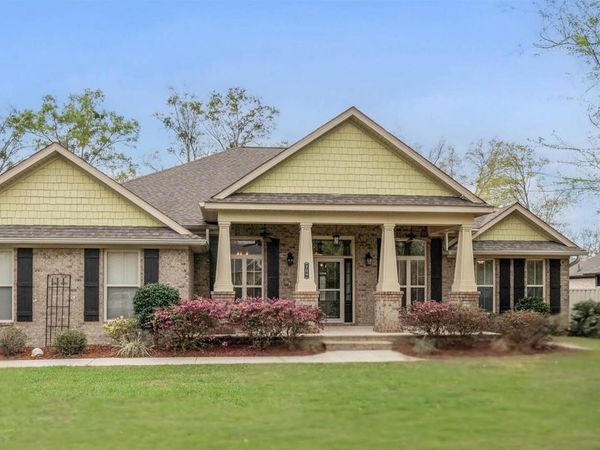 704 Edinburgh Avenue, Foley, AL 36535