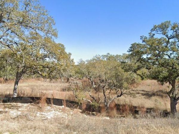 233 Crosswater LN, Dripping Springs, TX 78620