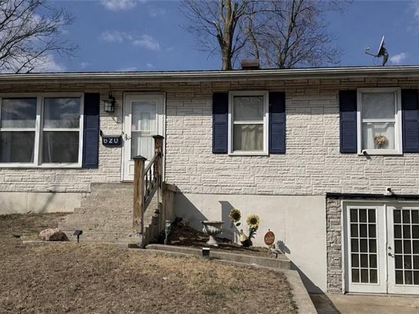 620 Village Drive, Lee's Summit, MO 64063