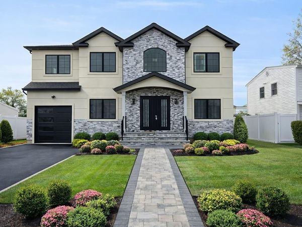 19 Crabtree Lane , Levittown, NY 11756