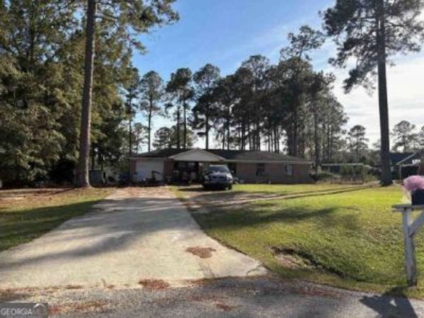 122 Dewberry Drive, Sylvester, GA 31791