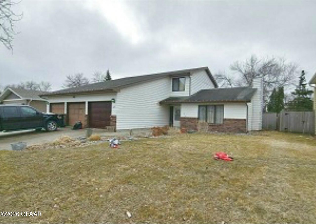 321 CIRCLE HILLS Drive  primary photo