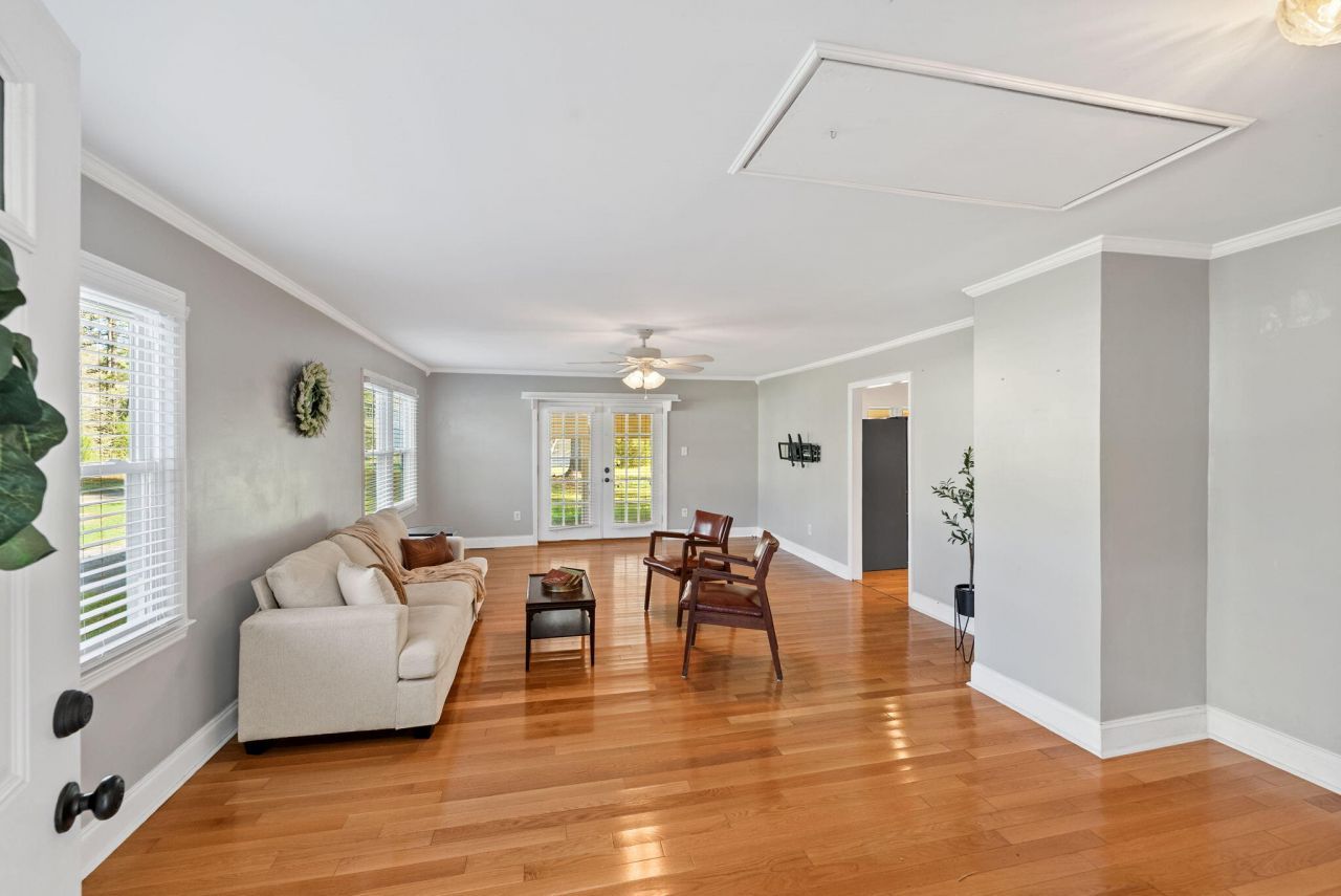 122 George Lane Photo 9