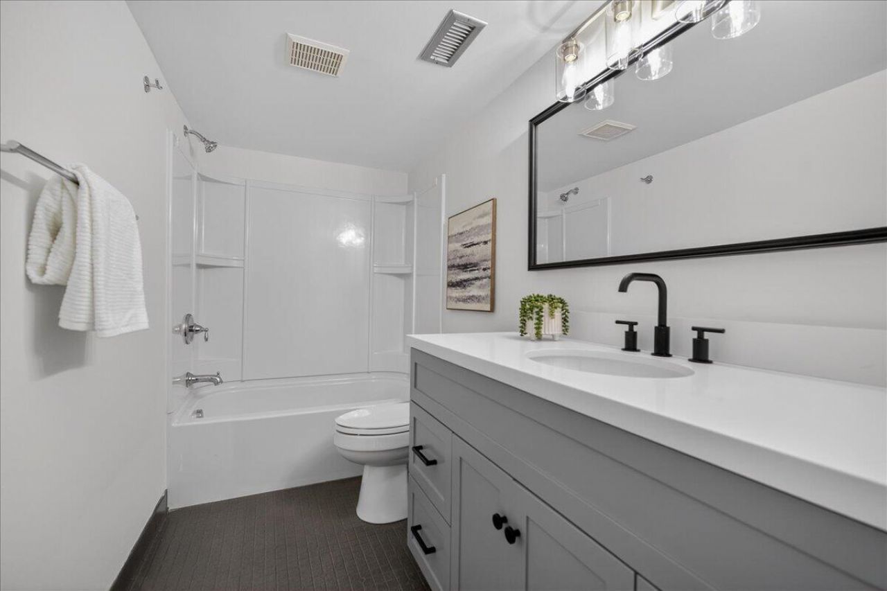 5558 Evelyn Drive Photo 10