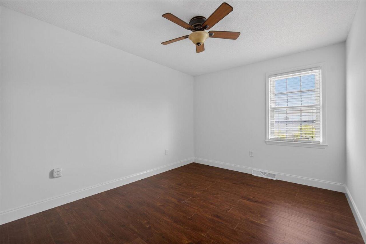 5558 Evelyn Drive Photo 24