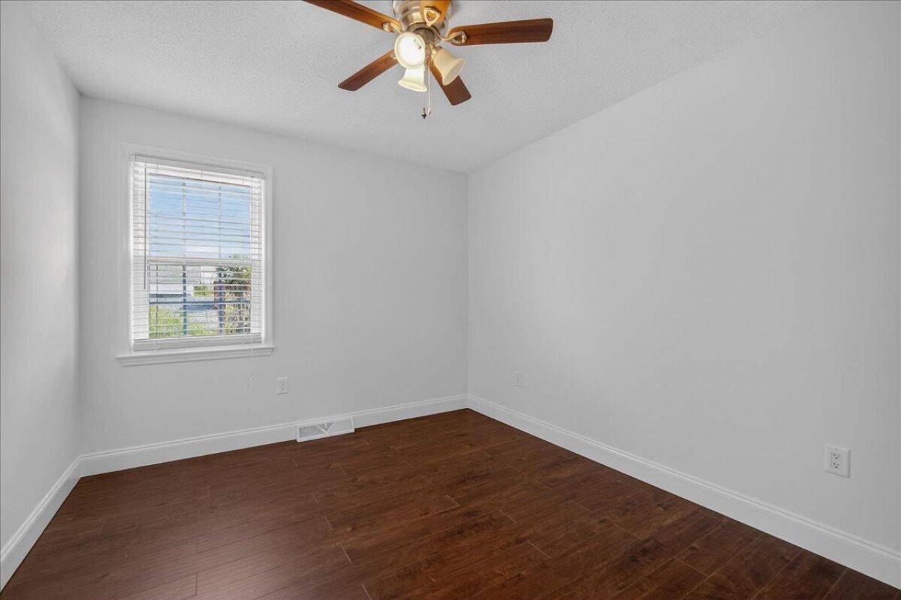 5558 Evelyn Drive Photo 26