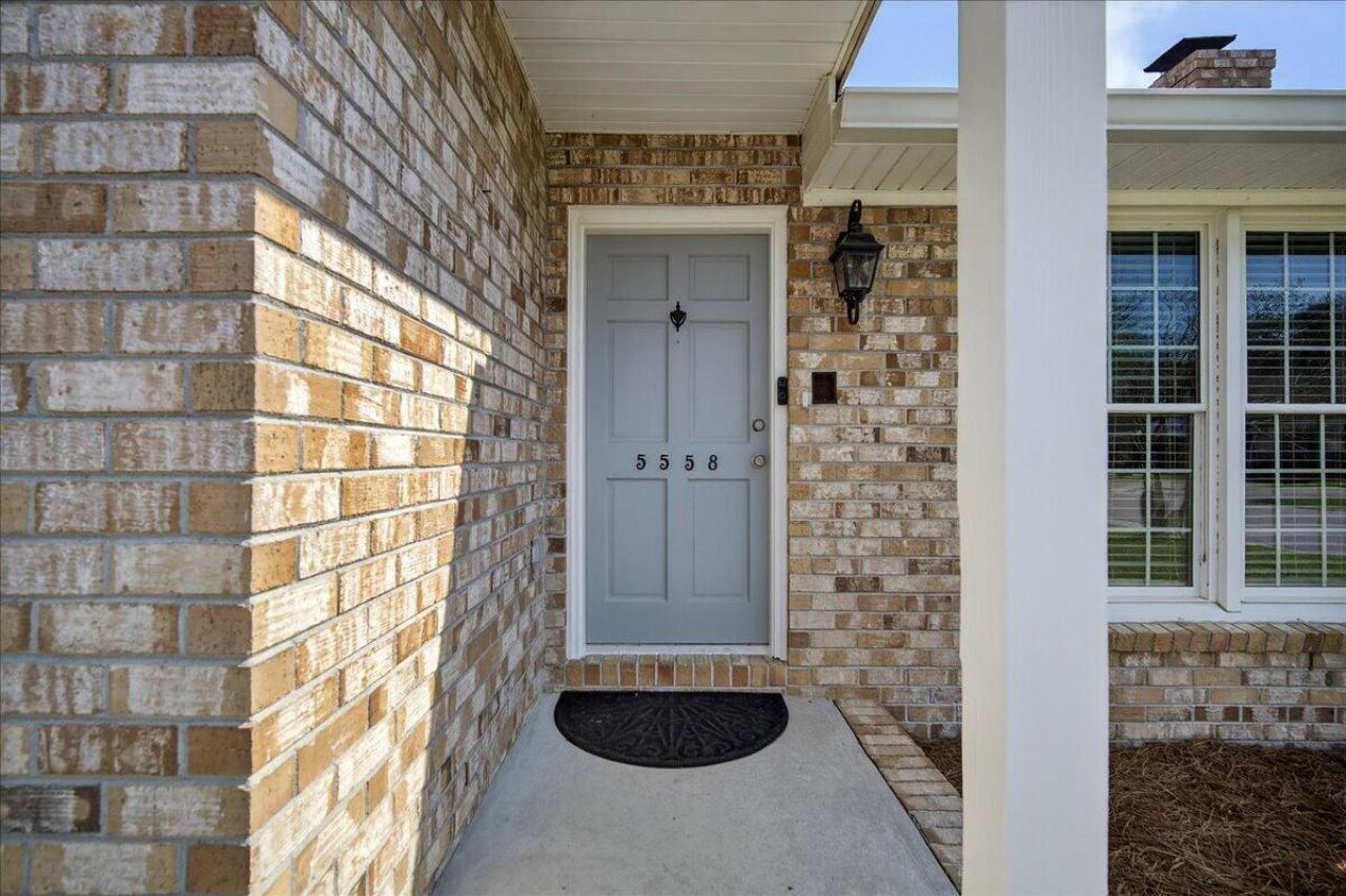 5558 Evelyn Drive Photo 3