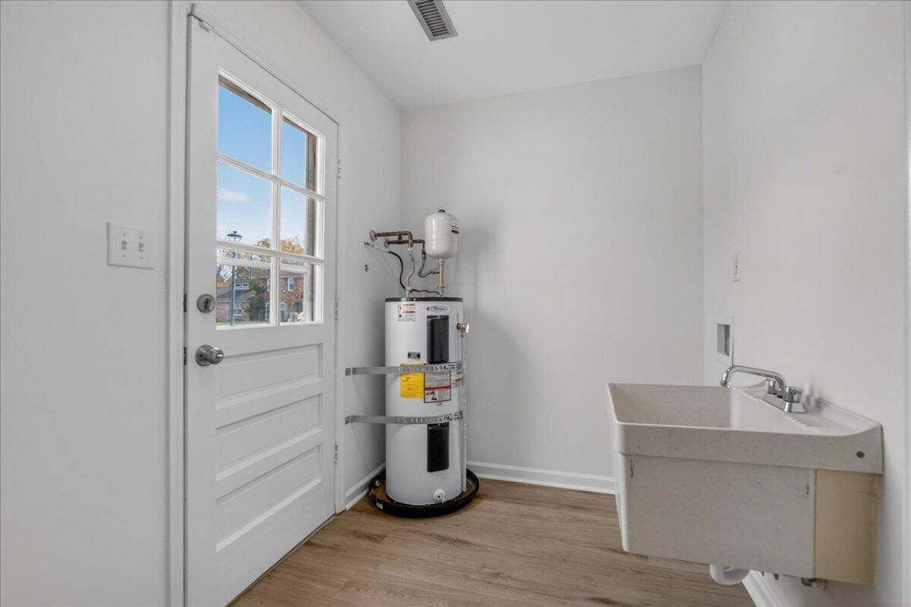 5558 Evelyn Drive Photo 33