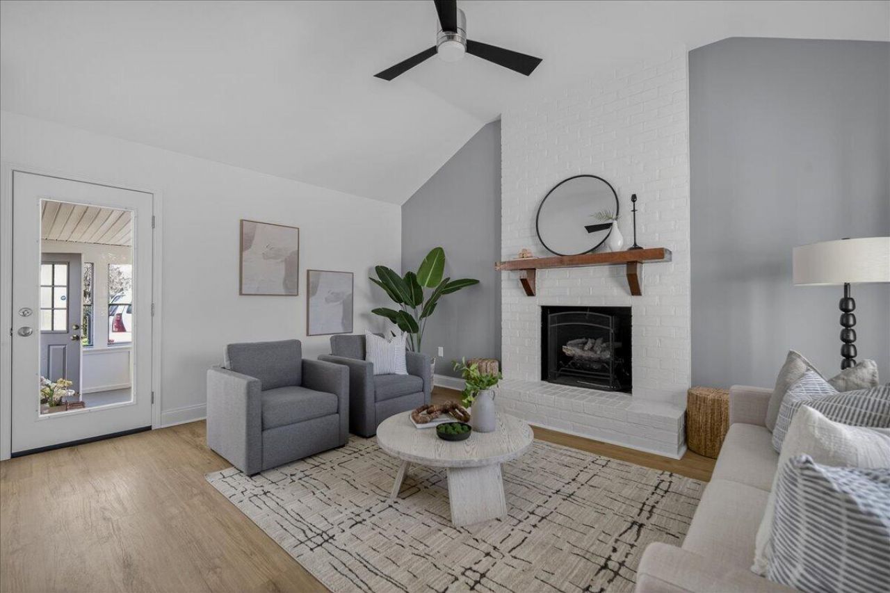 5558 Evelyn Drive Photo 4