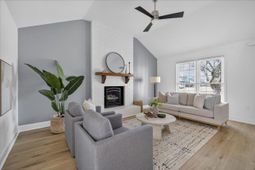 5558 Evelyn Drive photo 4