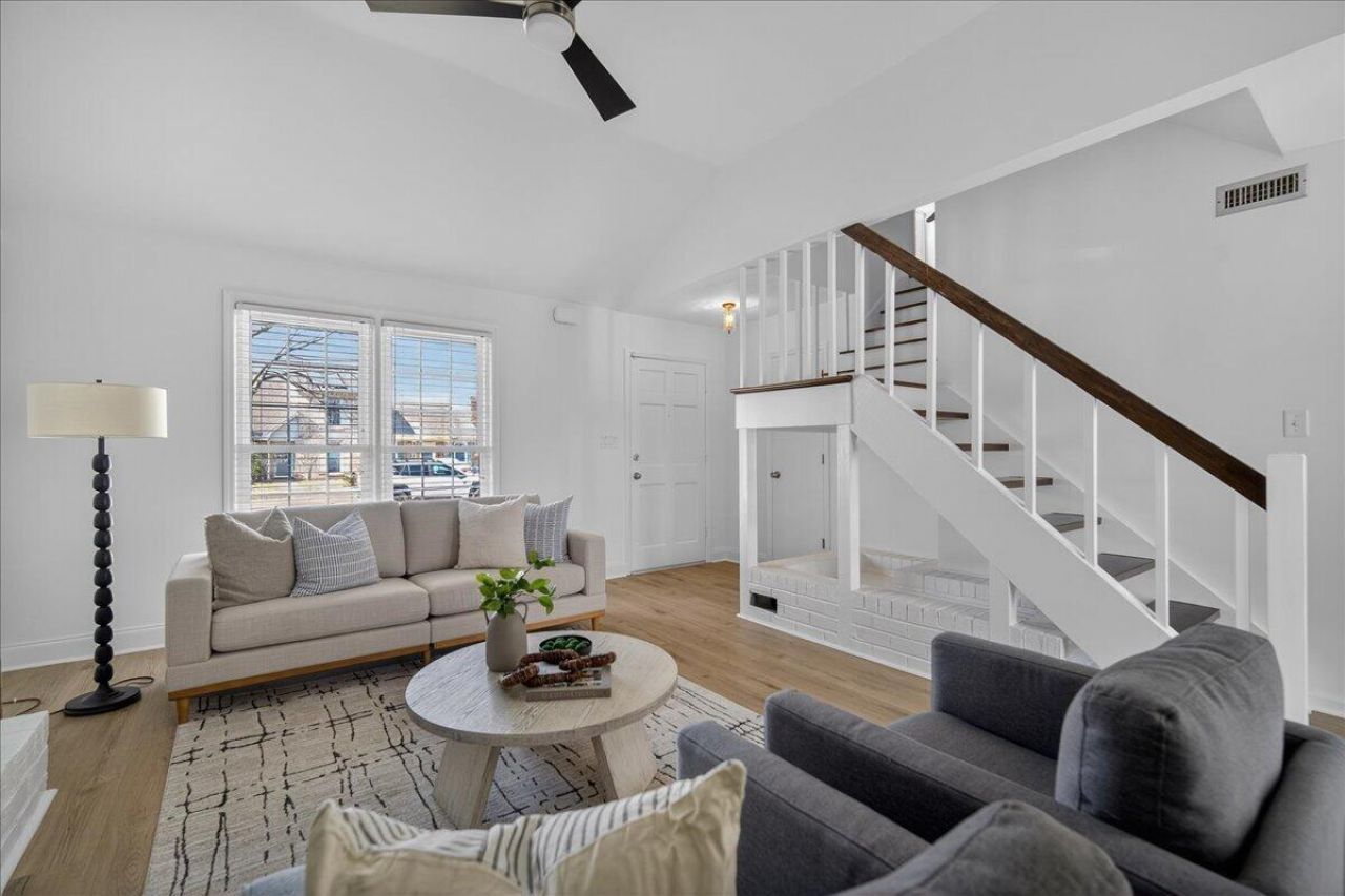 5558 Evelyn Drive Photo 6