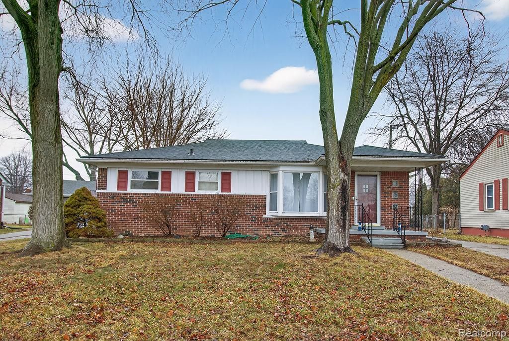 829 Chippewa Street, Mt. Clemens, MI 48043 Main Photo