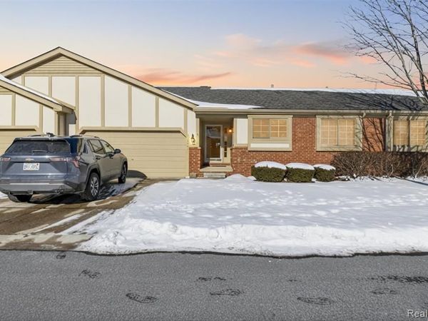 18591 Valleybrook Lane, Clinton Twp, MI 48038