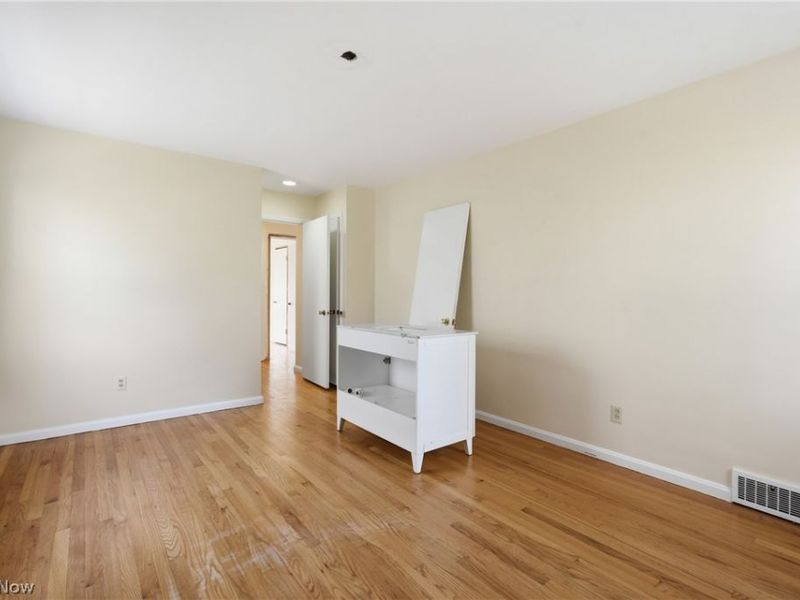 4391 Churchill, University Heights, OH 44118 Photo 11