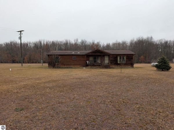 6046 Douglas Road, Riverdale, MI 48877