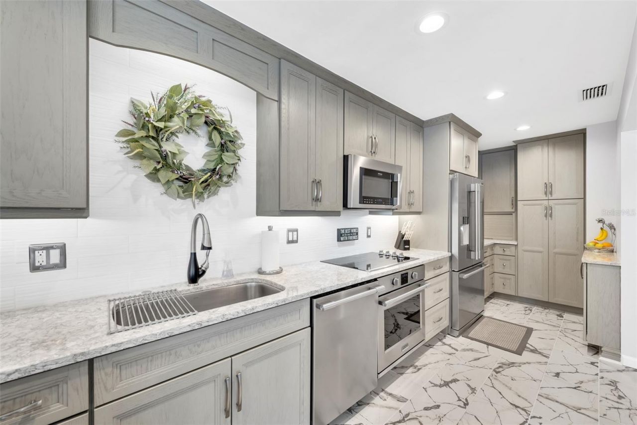 5400 Gulf Drive , Unit 32, Holmes Beach, FL 34217 Photo