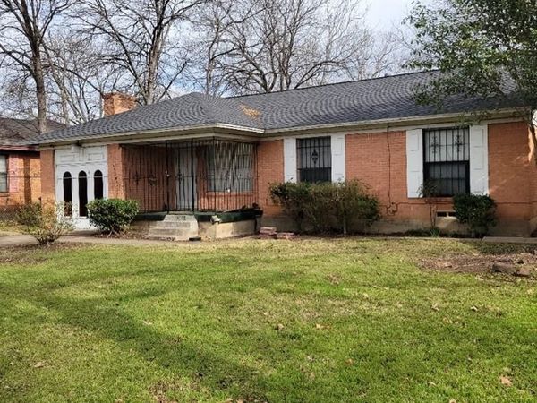 1251 E Pentagon Parkway, Dallas, TX 75216