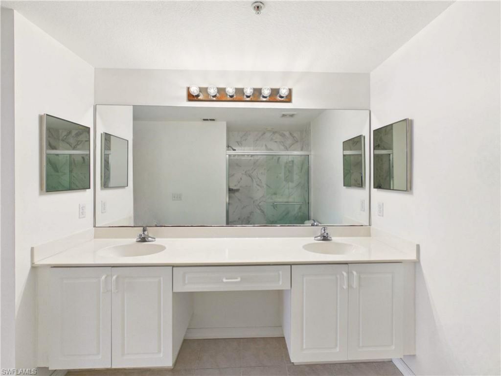 9015 Colby Dr, Unit 2012, Fort Myers, FL 33919 Photo