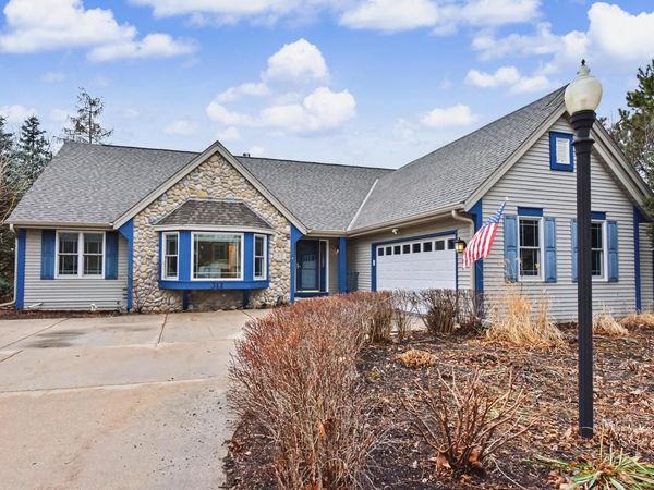 312 Manchester DRIVE, Waukesha, WI 53188