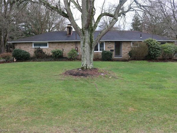 3788 Carl Street NW, Uniontown, OH 44685