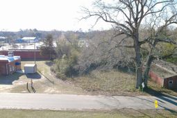 105 Main Street S photo 4