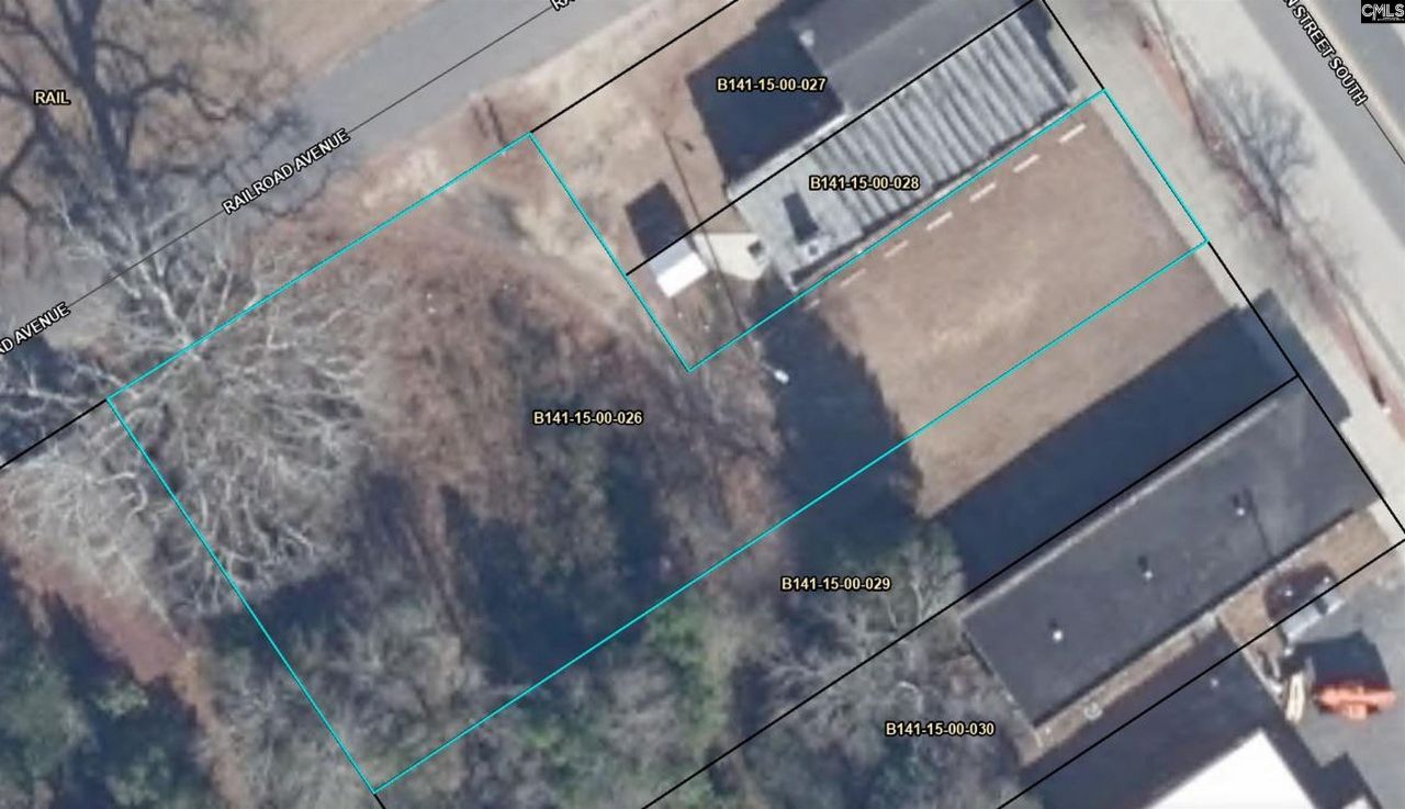 105 Main Street S Photo 4