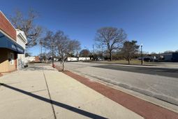 105 Main Street S photo 4